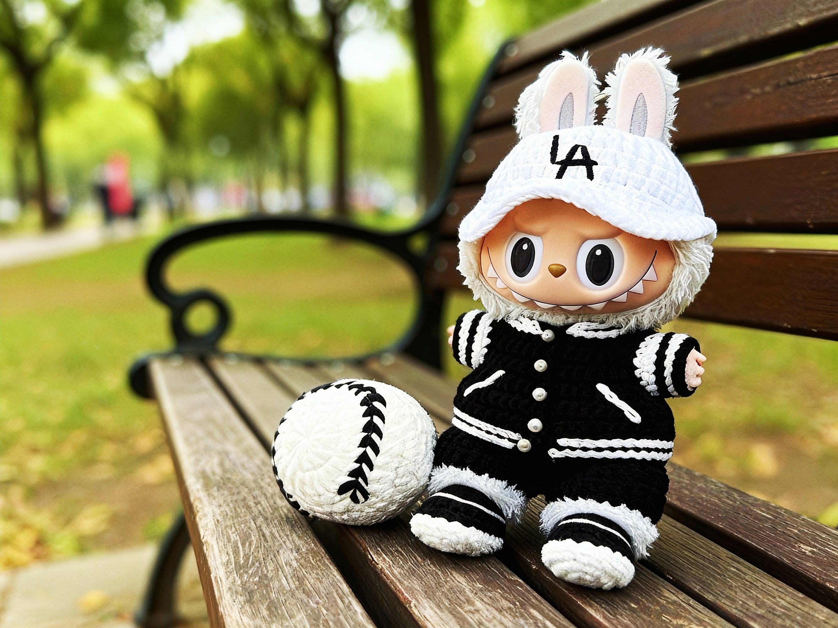 Labubu Baseball Outfit Crochet Pattern – Doll Jacket, Pants, Cap & Sneakers